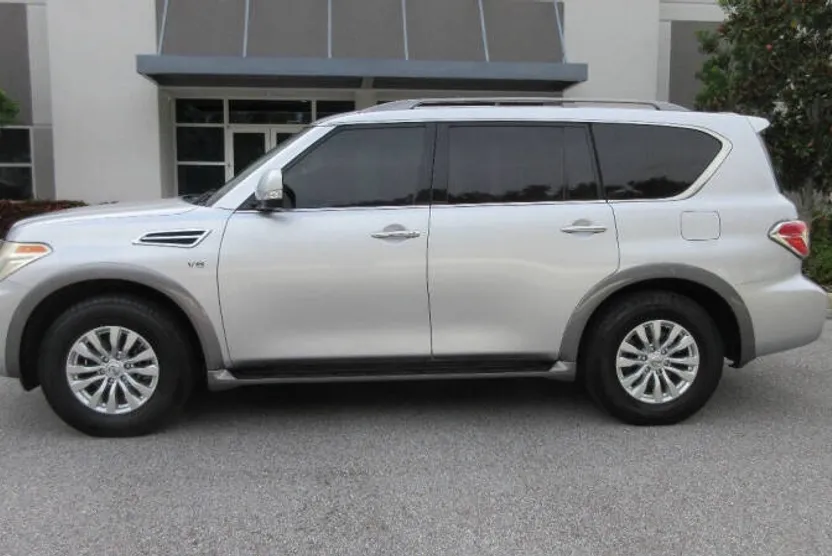 2017 Nissan Armada SV photo 1