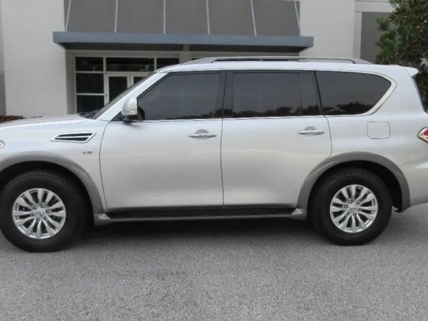 2017 Nissan Armada SV photo 1