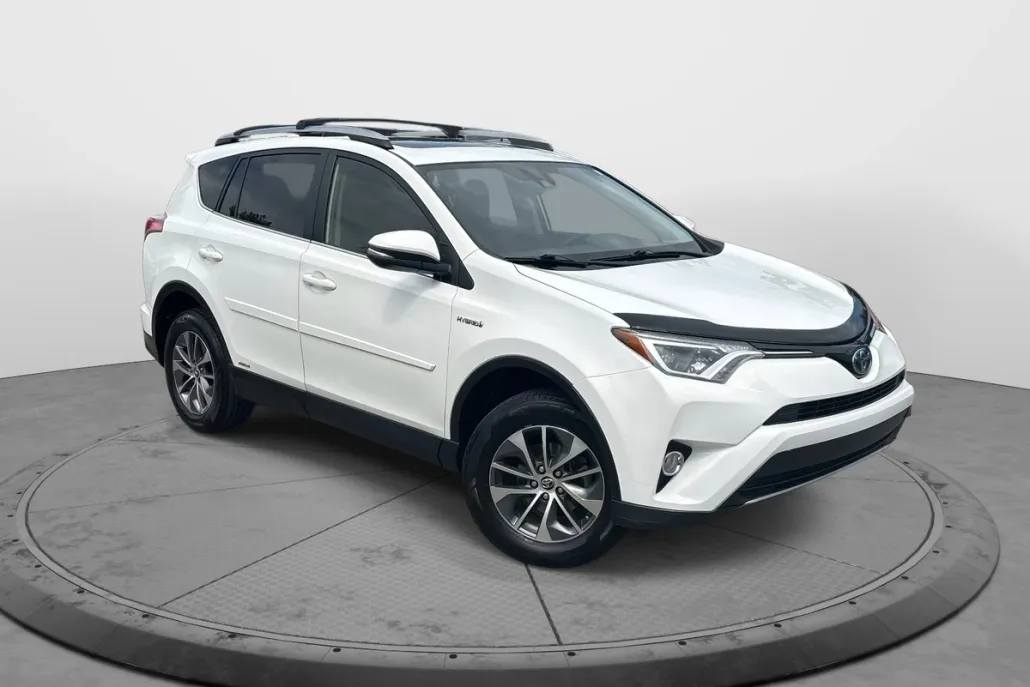 2017 Toyota RAV4 Hybrid XLE photo 1