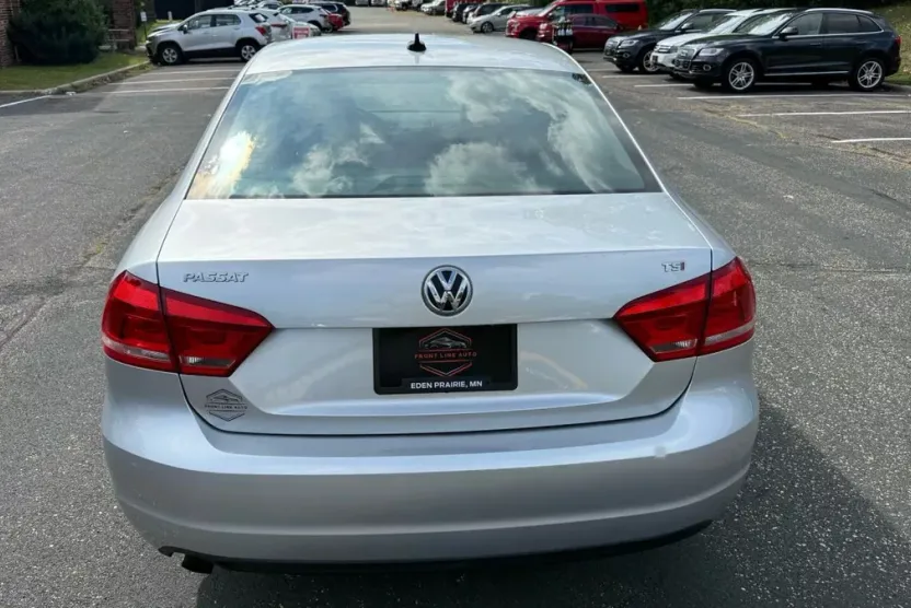 2015 Volkswagen Passat Wolfsburg Edition photo 1