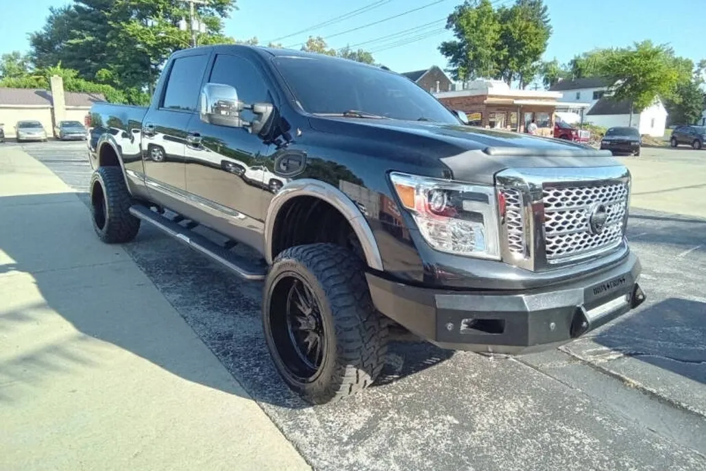 2018 Nissan Titan SL photo 1