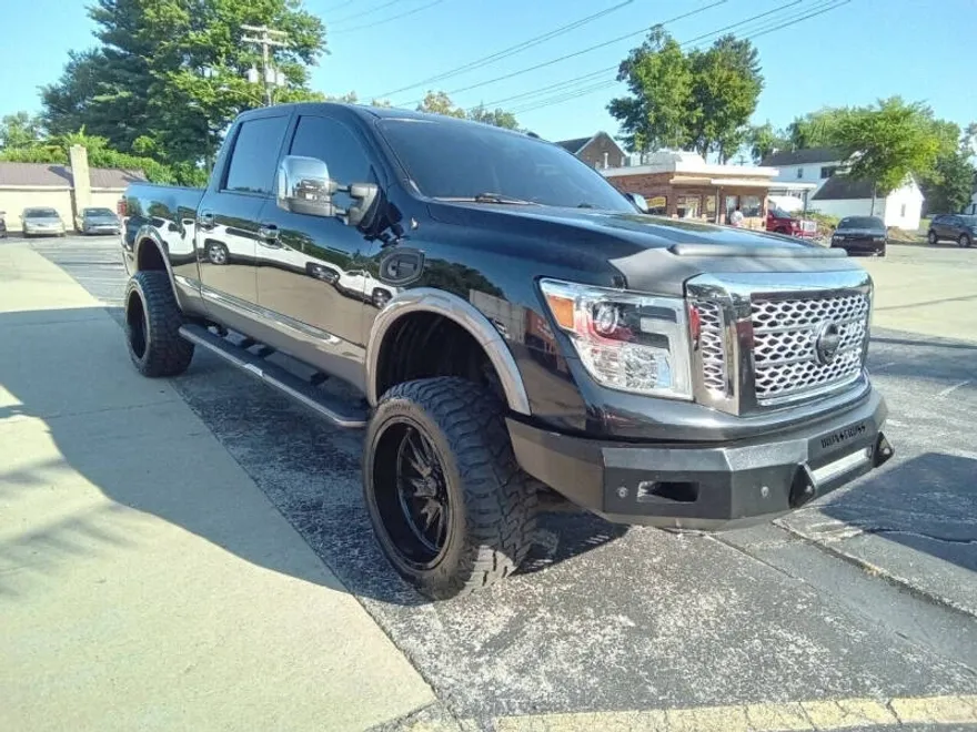 2018 Nissan Titan SL photo 1