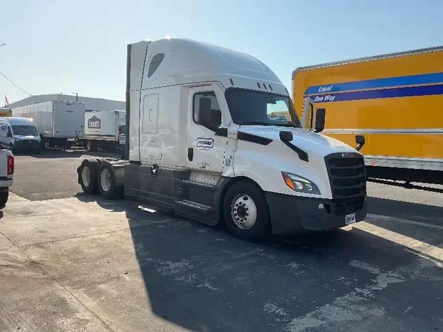 2022 Freightliner Cascadia 126" Sleeper Cab photo 1