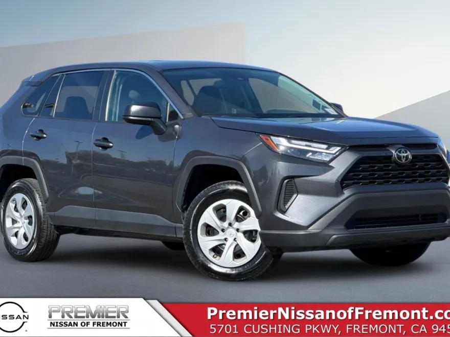2024 Toyota RAV4 LE photo 1