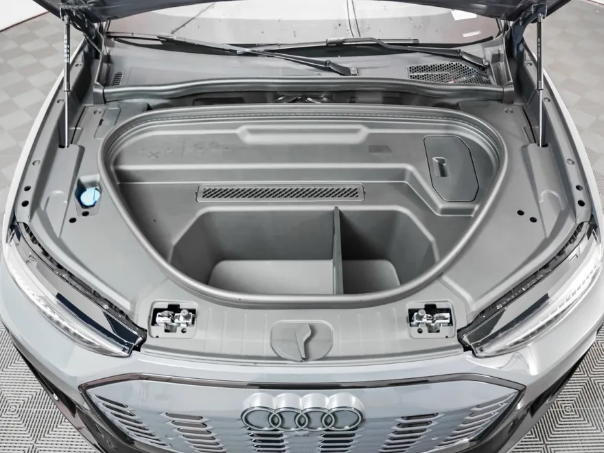2025 Audi SQ6 photo 3