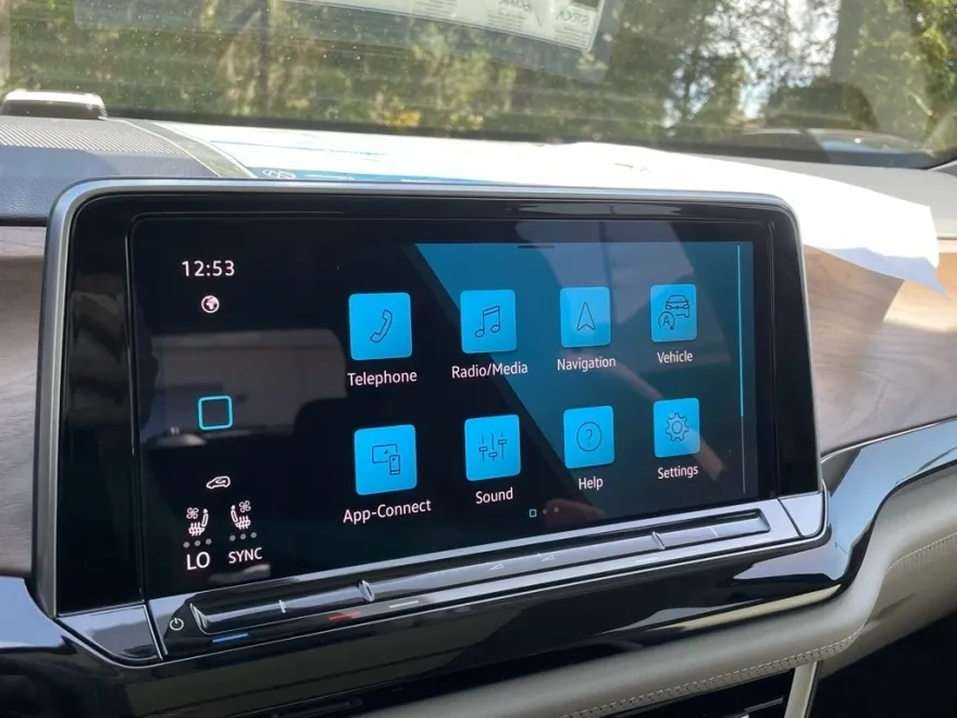 2026 Volkswagen Atlas SE photo 1