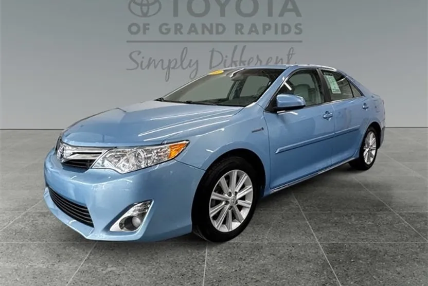 2012 Toyota Camry Hybrid XLE photo 1