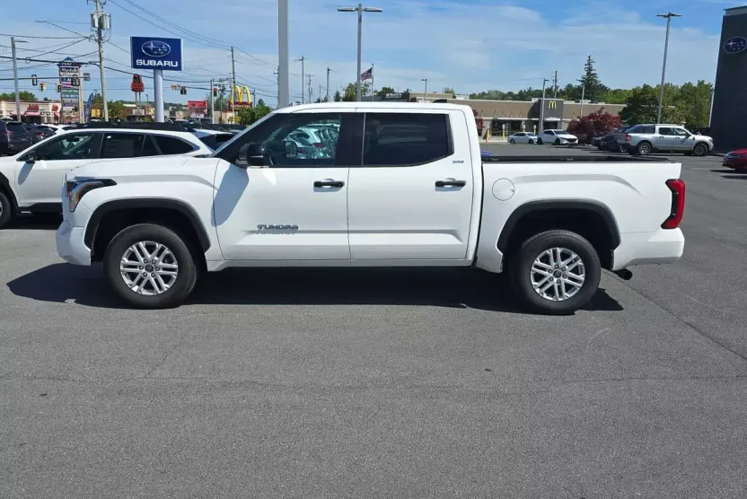 2022 Toyota Tundra SR5 CrewMax photo 1