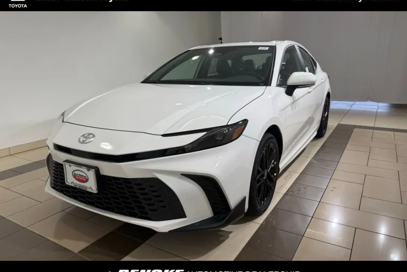 2026 Toyota Camry SE photo 1