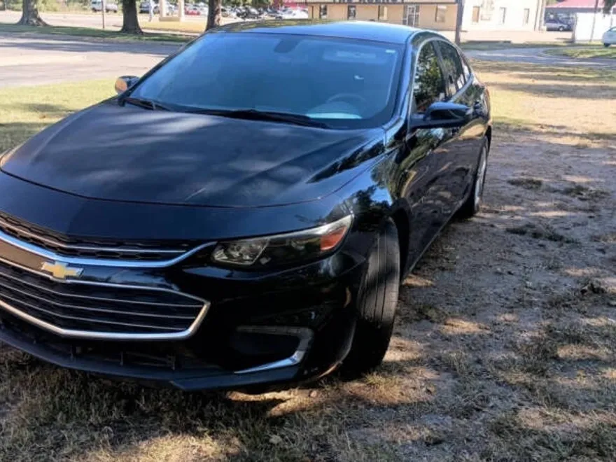 2016 Chevrolet Malibu 1LT photo 1