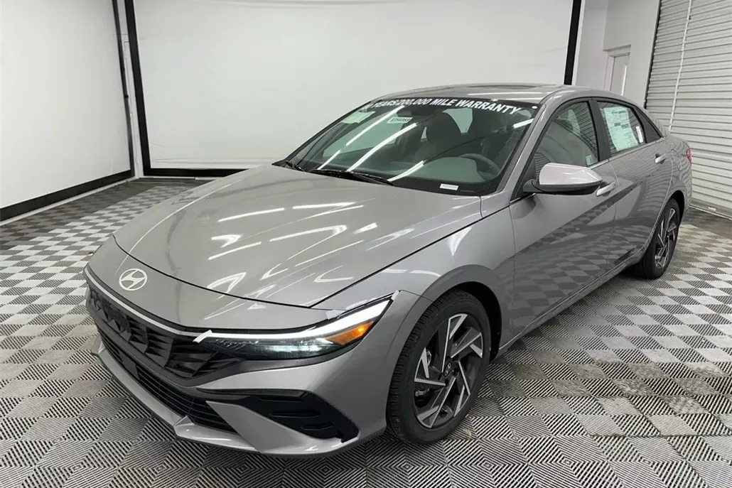2025 Hyundai Elantra SEL Convenience photo 1