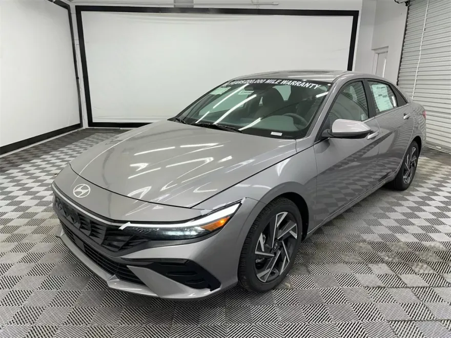 2025 Hyundai Elantra SEL Convenience photo 1