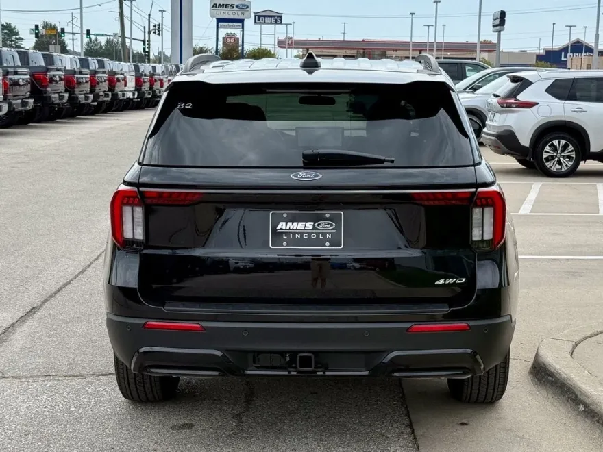 2025 Ford Explorer ST-Line photo 1
