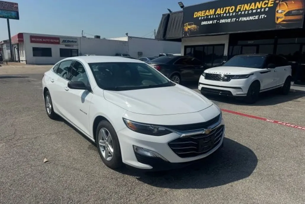 2024 Chevrolet Malibu 1LT photo 1