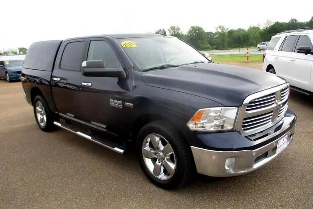 2017 Ram 1500 SLT photo 1