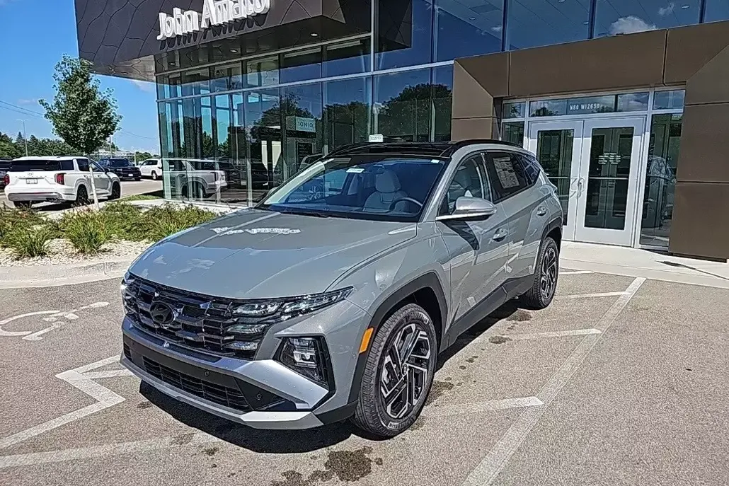 2025 Hyundai Tucson Limited photo 1