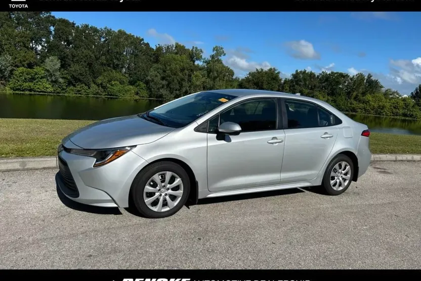 2025 Toyota Corolla LE photo 1