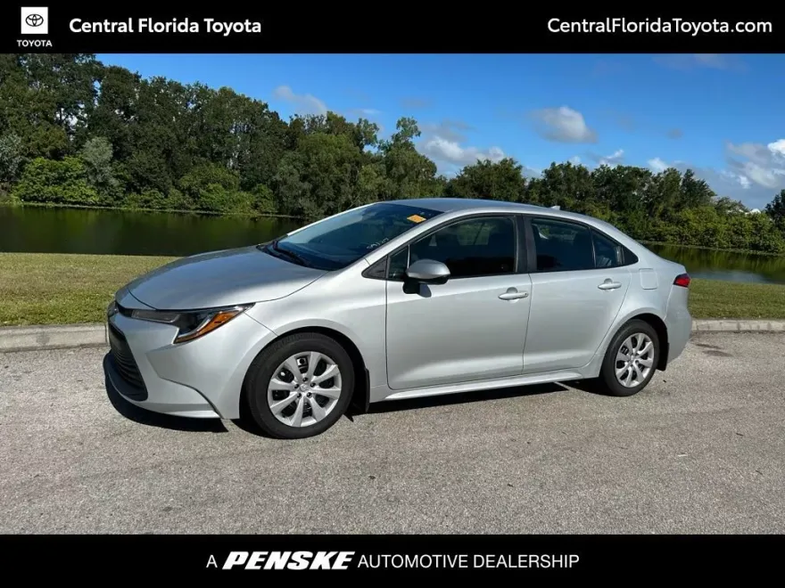 2025 Toyota Corolla LE photo 1