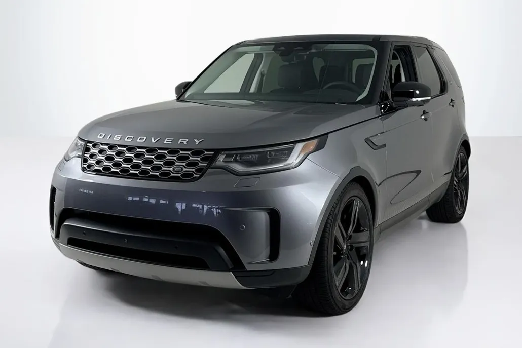2024 Land Rover Discovery S photo 1