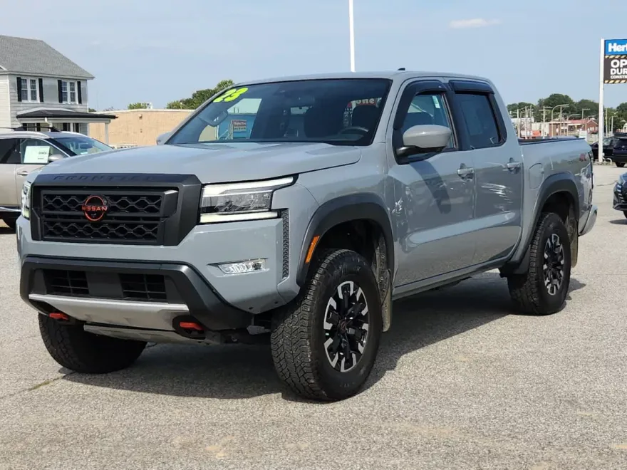 2023 Nissan Frontier PRO-4X Crew Cab photo 1