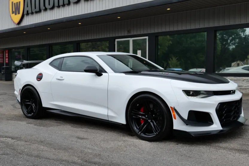 2023 Chevrolet Camaro ZL1 photo 1