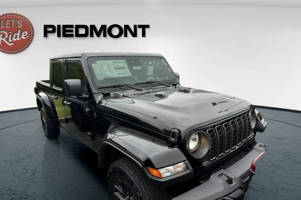 2025 Jeep Gladiator Sport S photo 1