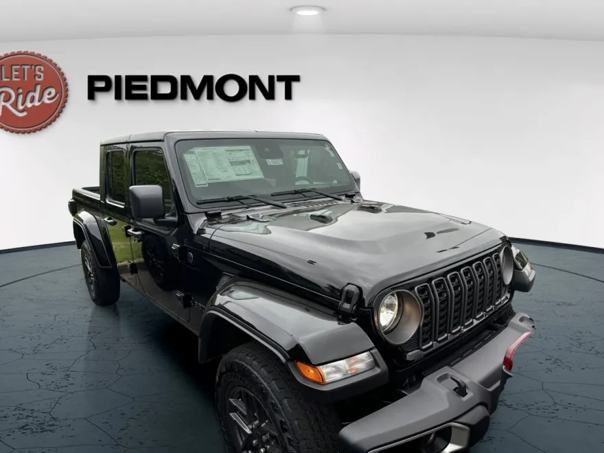 2025 Jeep Gladiator Sport S photo 1