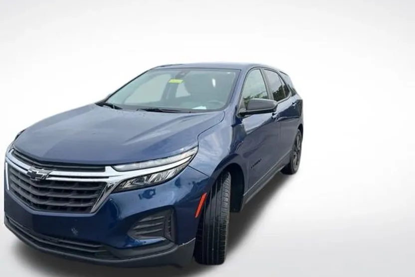 2023 Chevrolet Equinox LS photo 1
