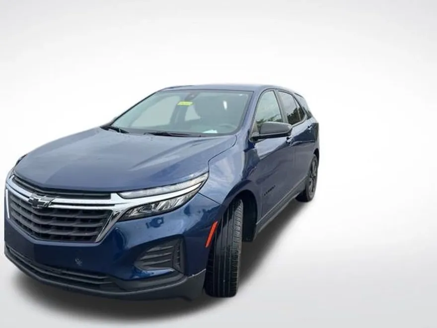 2023 Chevrolet Equinox LS photo 1