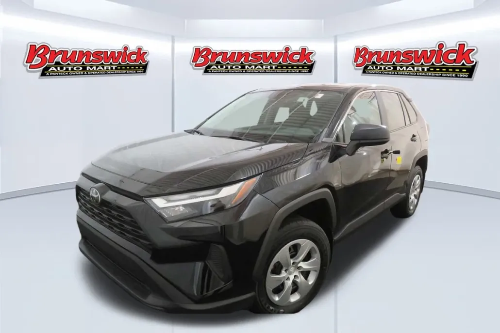 2023 Toyota RAV4 LE photo 1