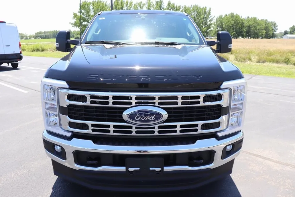 2025 Ford F-350 XLT photo 1