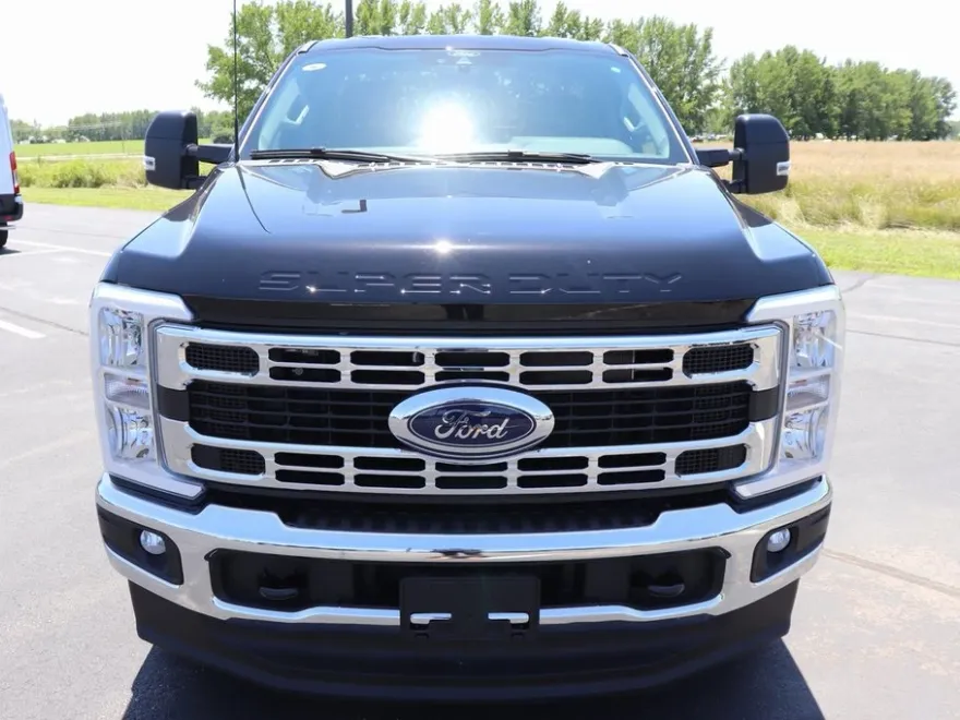 2025 Ford F-350 XLT photo 1