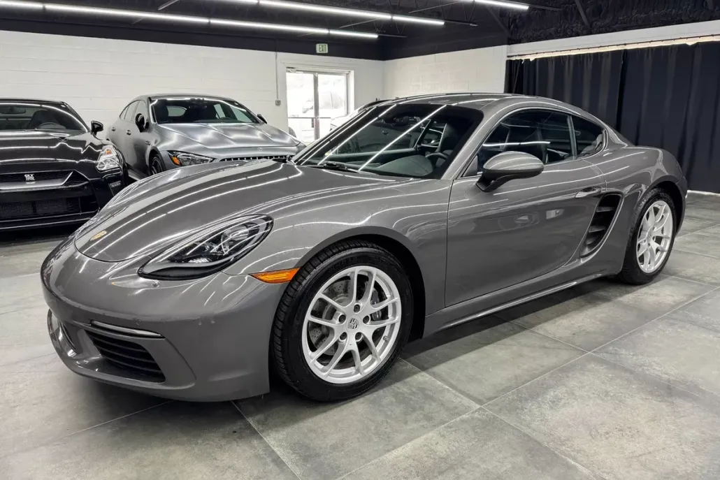 2022 Porsche Cayman Base photo 1