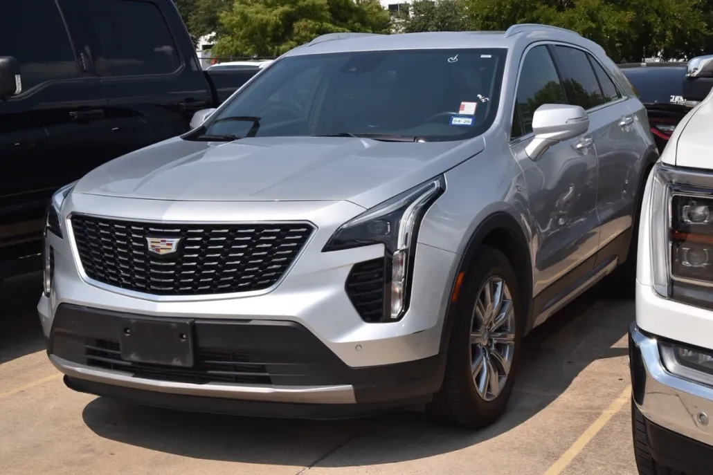 2021 Cadillac XT4 Premium Luxury photo 1