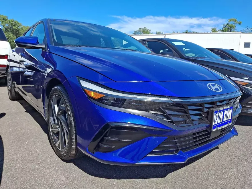 2024 Hyundai Elantra SEL Convenience photo 1