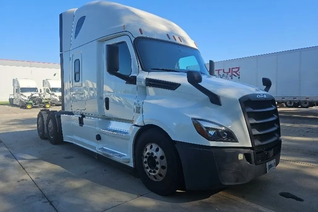 2020 Freightliner Cascadia 126" Sleeper Cab photo 1