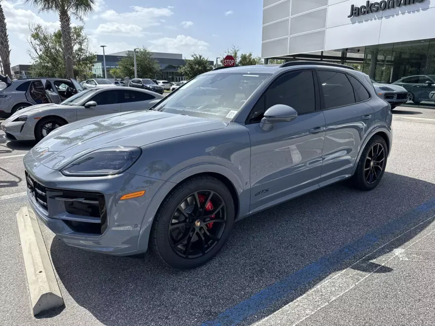 2025 Porsche Cayenne GTS photo 1