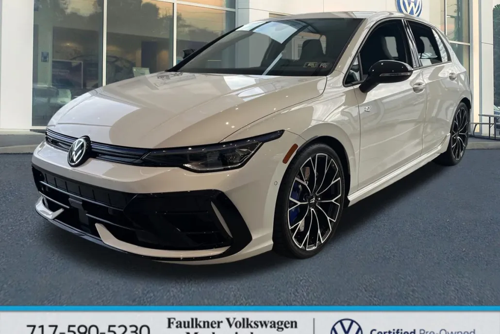 2025 Volkswagen Golf R 2.0 TSI photo 1