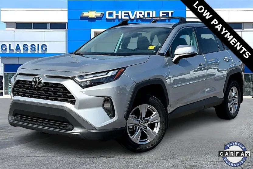 2022 Toyota RAV4 XLE photo 1