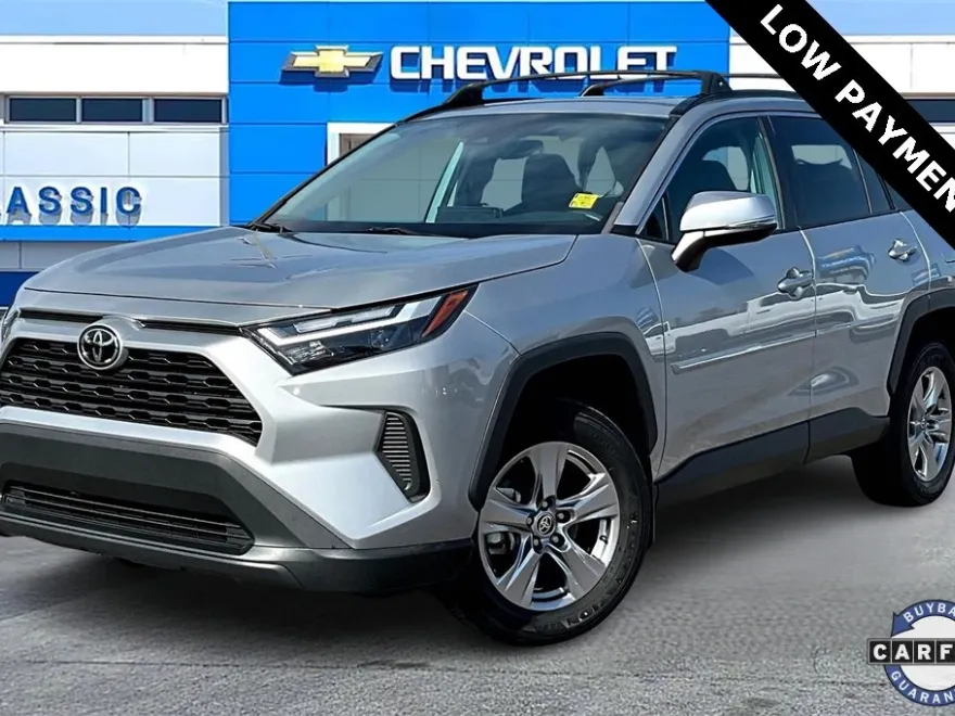 2022 Toyota RAV4 XLE photo 1