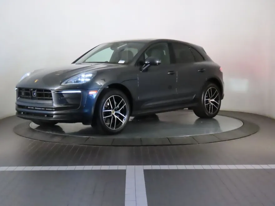 2025 Porsche Macan Base photo 1