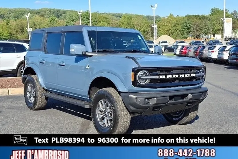 2023 Ford Bronco Outer Banks photo 1