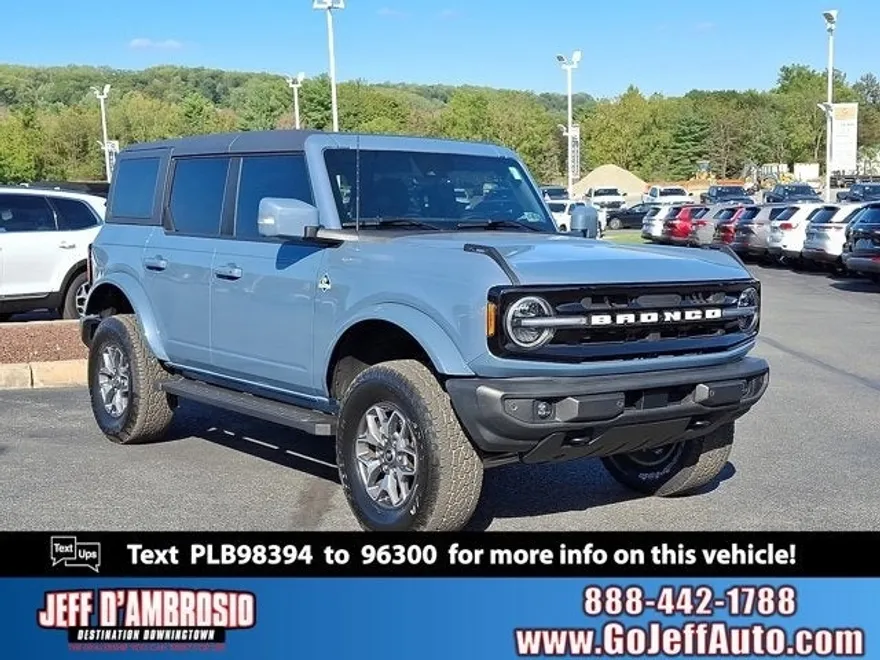2023 Ford Bronco Outer Banks photo 1