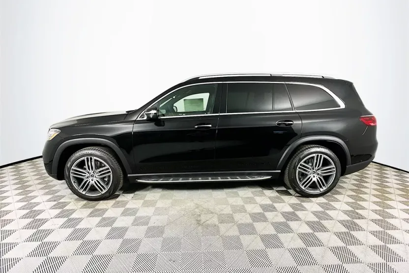 2025 Mercedes Benz GLS 450 4MATIC photo 1