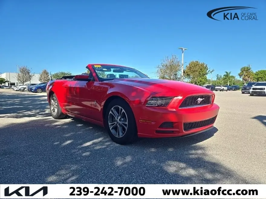 2014 Ford Mustang V6 Premium photo 1