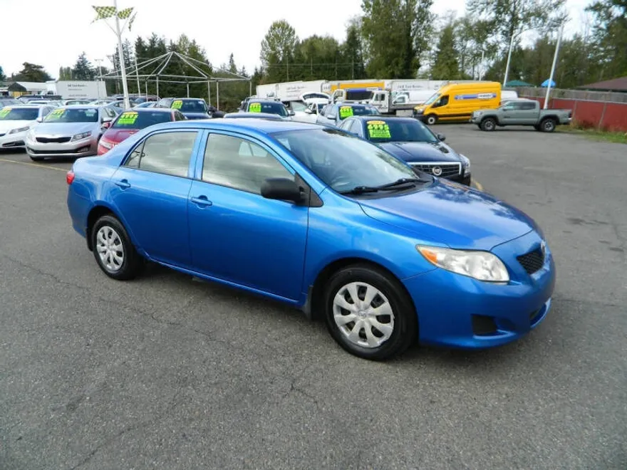 2010 Toyota Corolla LE photo 1