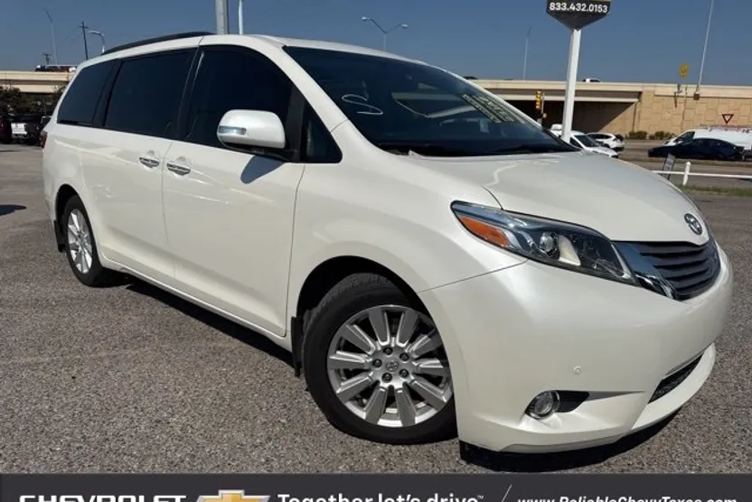 2017 Toyota Sienna Limited XLE Premium photo 1