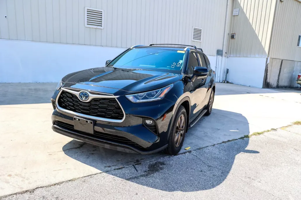 2023 Toyota Highlander Hybrid Bronze Edition photo 1