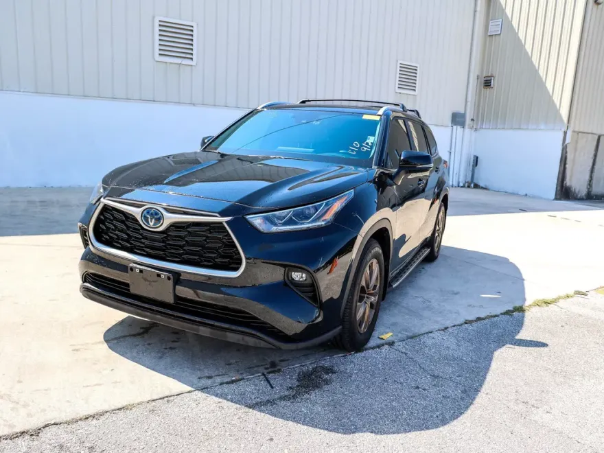 2023 Toyota Highlander Hybrid Bronze Edition photo 1