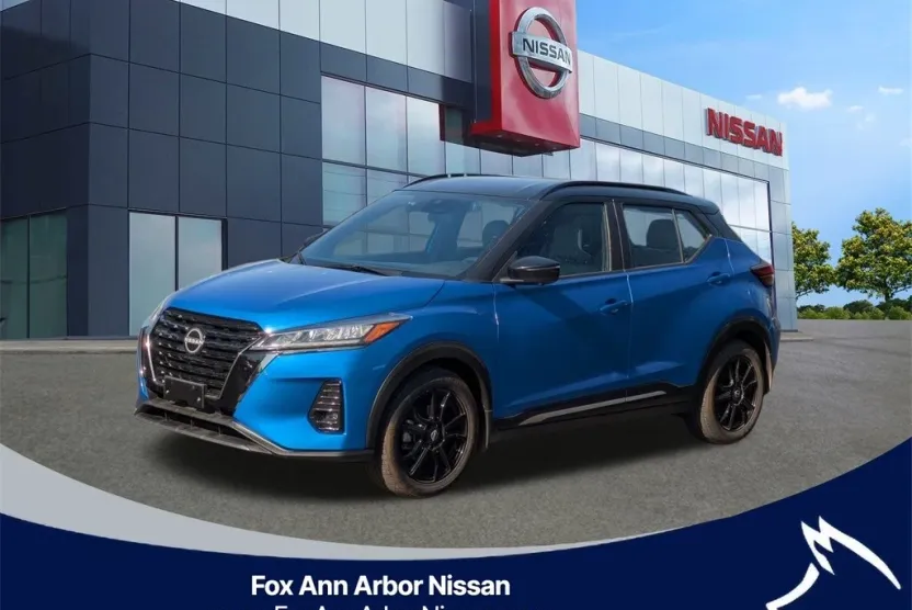 2023 Nissan Kicks SR photo 1